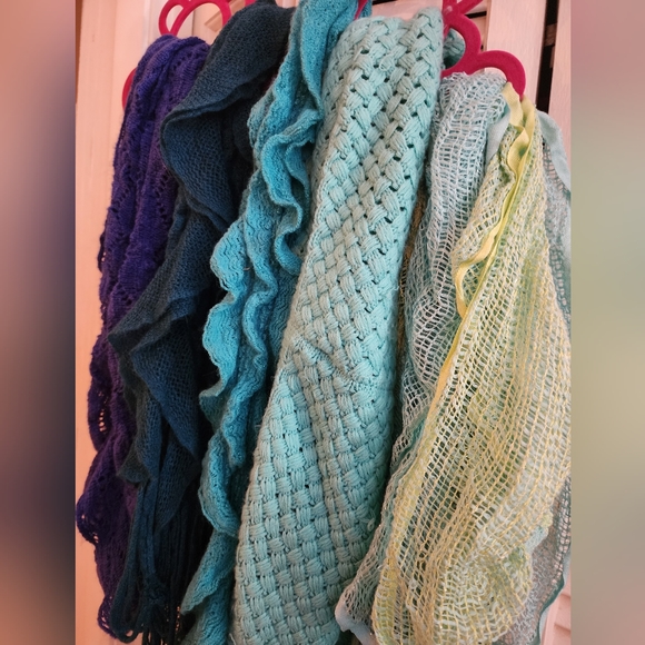 Bundle of scarves - Picture 2 of 2